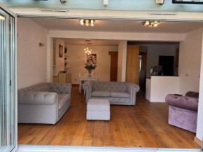 4 BED ROOM HOUSE Golders Green LONDON